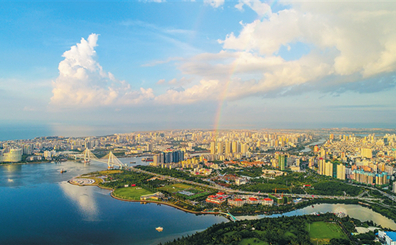 琼州海峡风和日丽，气象宜人